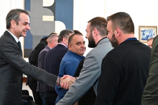 Αντί εμβολιασμού, διαφήμιση... δανεισμού